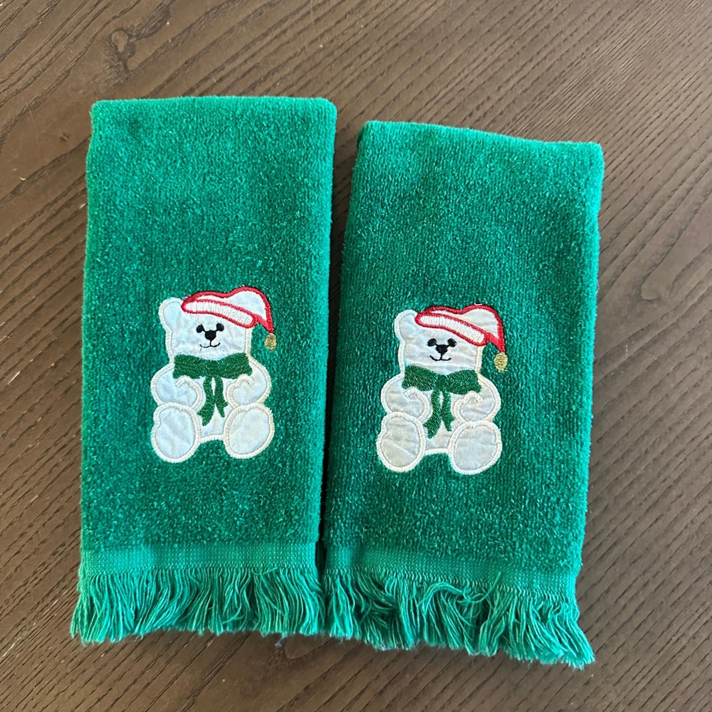 Vintage Tom Rol Christmas Polar Bear Hand Towels Green Set of 2 Fringe Trim